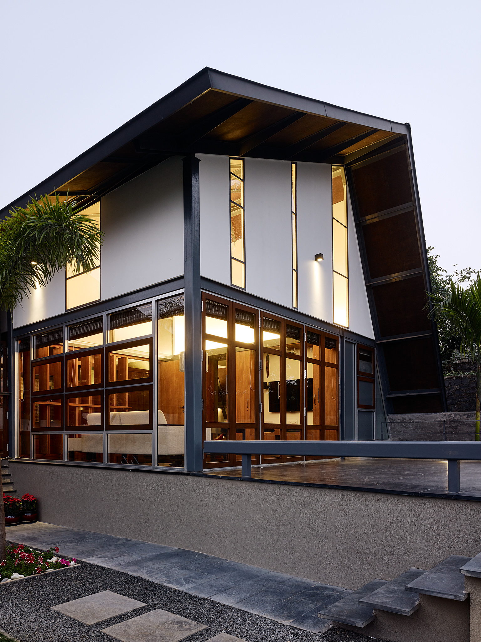 Opolis Architects, roof-house in Khandala